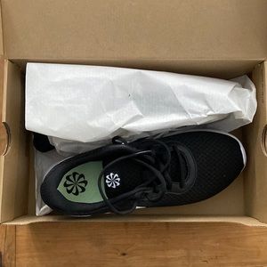 Women’s Nike Tanjum shoe. Size 10